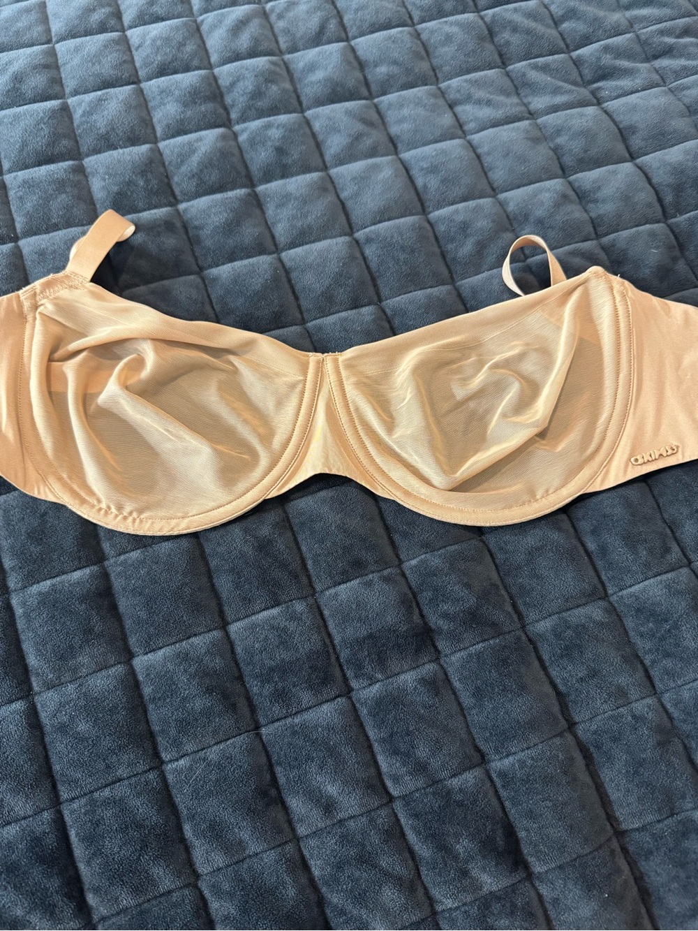 SKIMS Seamless Nude Underwire Bra - Picture 2 of 7
